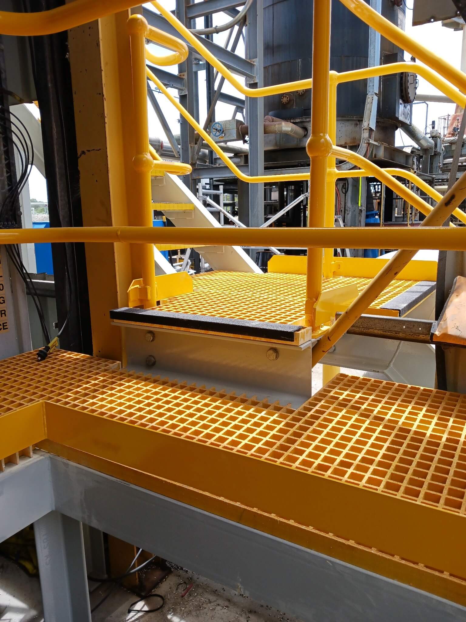 industrial-treads-st33838---yellow-with-black-nosing_